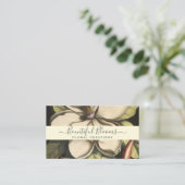Elegante Florist Cream Sage Mit Monogramm Magnolia Visitenkarte (Stehend Vorderseite)