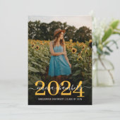 Elegante Foto Script Overlay Graduation Party 2024 Einladung (Stehend Vorderseite)