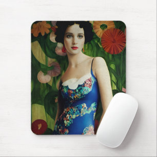 Elegante Frau im Art Deco-Stil mit großen Blumen K Mousepad