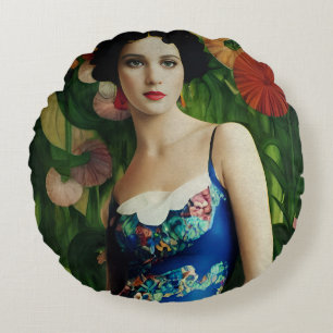 Elegante Frau im Art Deco-Stil mit großen Blumen K Rundes Kissen