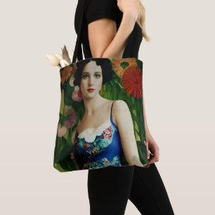 Elegante Frau im Art Deco-Stil mit großen Blumen K Tasche