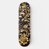 Elegante Fusion: Schwarze und goldene Blume Flämis Skateboard (Vorderseite)
