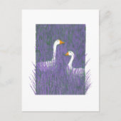 Elegante Gans in einem Lavendelgarten Kunstpostkar Postkarte (Vorderseite)