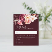 Elegante Garden Floral Burgundy Wedding RSVP Cards (Stehend Vorderseite)