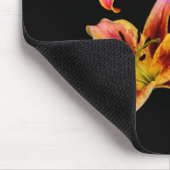 Elegante, gelb-rosa Taglilien Blume Mousepad (Ecke)