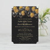 Elegante Gold Black Balloons Confetti Wedding Einladung (Stehend Vorderseite)