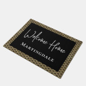 Elegante Gold Black Welcome Zuhause Monogram Name Fußmatte (Schrägansicht)