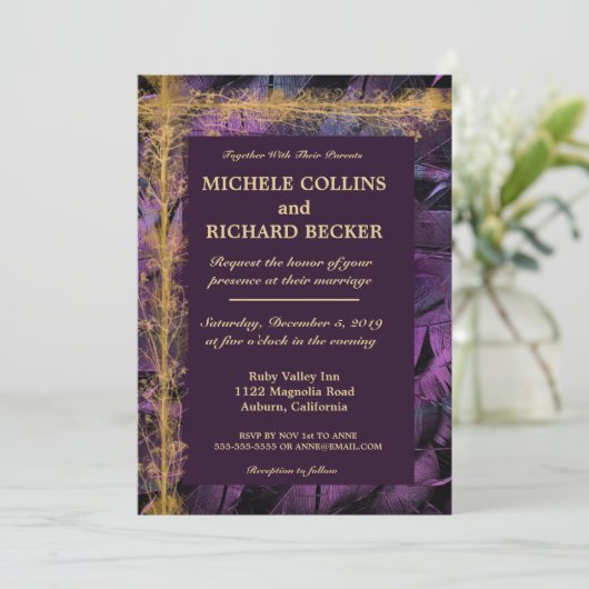 Elegante Gold Border and Feathers Einladung (Stehend Vorderseite)