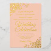 Elegante Gold Floral Frills auf Coral Peach Weddin Folieneinladung (Vorderseite)