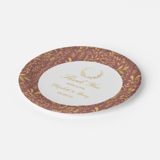 Elegante Gold Floral Wreath Wedding Pappteller (Schrägansicht)