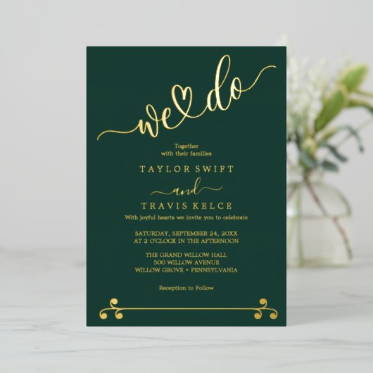 Elegante Gold Foil Emerald Wedding Folieneinladung (Stehend vorne)