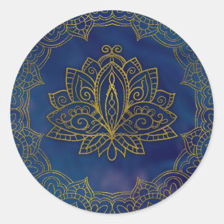 Elegante Gold Lotus Blume auf blau Runder Aufkleber