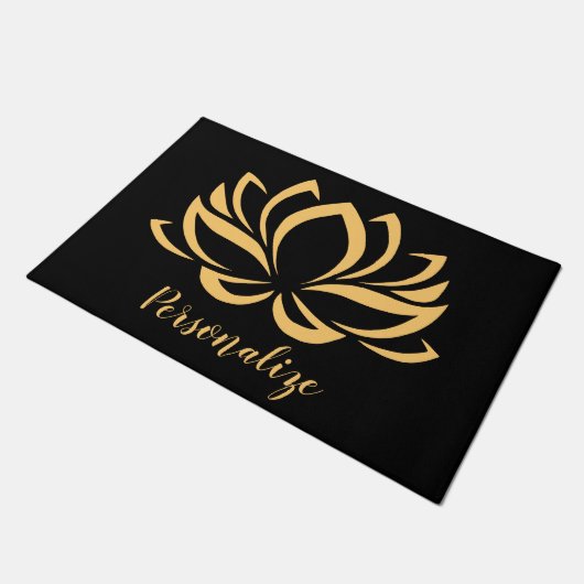 Elegante Gold Lotus Blume Zen Yoga Mit Monogramm  Fußmatte (Schrägansicht)