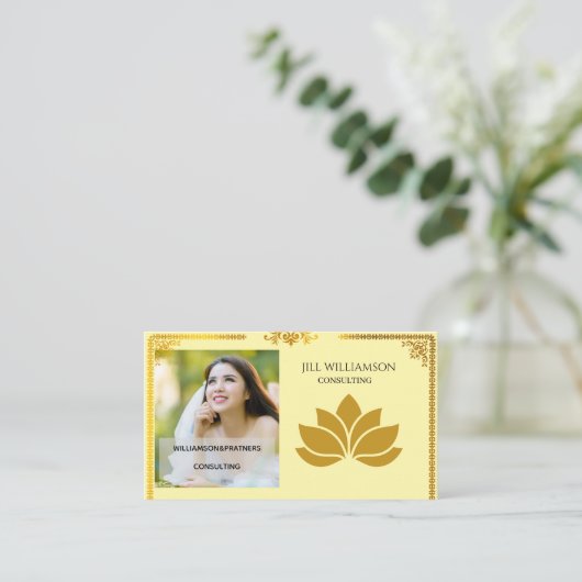 Elegante Gold Lotus Business Card auf der Vorderse Visitenkarte (Stehend Vorderseite)