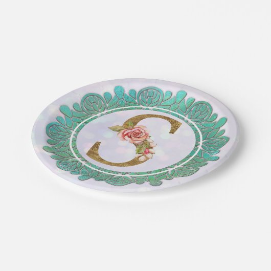 Elegante Gold Monogram Anfangsbuchstaben mit Manda Pappteller (Schrägansicht)