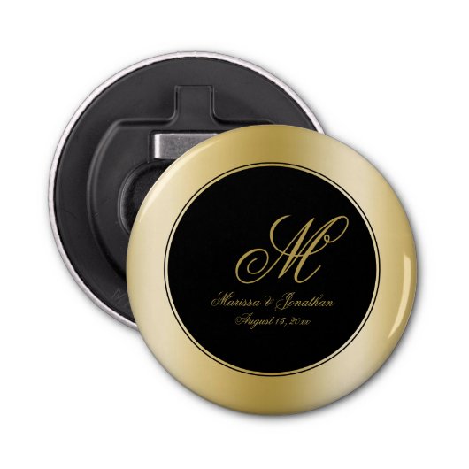 Elegante Gold Monogram Script Black Wedding Flaschenöffner (Vorderseite)