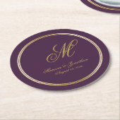 Elegante Gold Monogram Script Plum Lila Wedding Runder Pappuntersetzer (Angewinkelt)