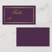 Elegante Gold Script Calligraphie auf Plum Wedding Platzkarte (Vorne/Hinten)
