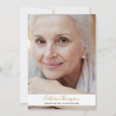 Elegante Gold Script Foto Beerdigung Einladung (Rückseite)