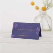 Elegante Gold Script Lila Eucalyptus Wedding Platzkarte (Vorderseite)