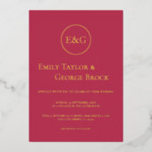 Elegante Gold Script Magenta Monogram Chic Wedding Folieneinladung (Vorderseite)