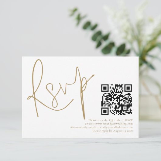 Elegante Gold Script QR Code Wedding RSVP Card Einladung (Stehend Vorderseite)