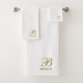 Elegante Gold Script Serif Monogram White Badhandtuch Set (Insitu)