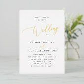Elegante Gold Script Wedding | Minimalistisch Clas Folieneinladung (Stehend vorne)