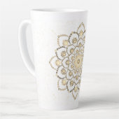 Elegante Golden and White Dot Mandala Latte Tasse (Linke Ecke)