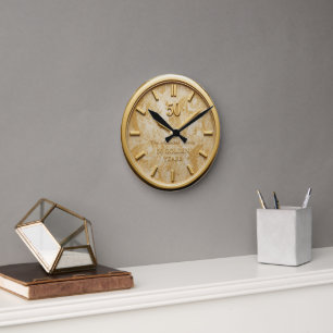Elegante goldene Uhr zum 50. Hochzeitstag