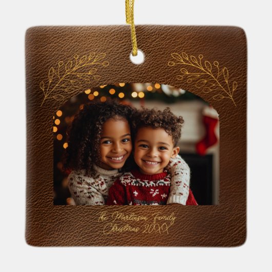 Elegante goldene Zweige Bogen Foto Braun Keramikornament (Vorderseite)