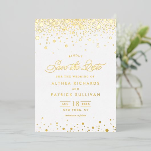 Elegante Goldfoil Confetti Dots Save the Date Folieneinladung (Stehend vorne)