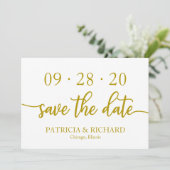 Elegante Goldkalligrafie-Hochzeit rettet das Datum Einladung (Stehend Vorderseite)