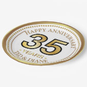 Elegante Goldpapierplatte mit bearbeitbarem Text Pappteller (Schrägansicht)