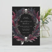 Elegante Gothic Black Red Feather Wreath Wedding Einladung (Stehend Vorderseite)