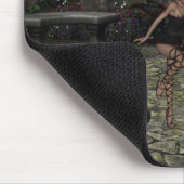 Elegante gotische Fee im Sommer-Garten Mousepad (Ecke)