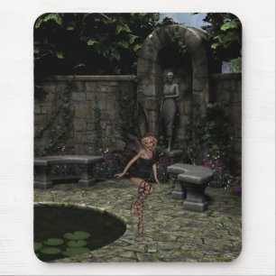 Elegante gotische Fee im Sommer-Garten Mousepad