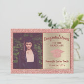 Elegante Graduate Pink Gold Sparkle Class of 2021 Ankündigung (Stehend Vorderseite)