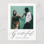 Elegante Grateful Script Foto Wedding Vielen Dank Postkarte (Vorderseite)