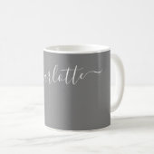 Elegante Graue Farbe Moderne Name Personalisiert Kaffeetasse (VorderseiteRechts)