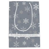 Elegante Graue und weiße Schneeflocken-Muster Mittlere Geschenktüte (Vorderseite)