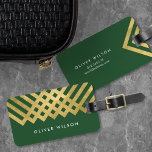 Elegante Green Imitats Gold Geometric Luggage Tag Gepäckanhänger<br><div class="desc">Bleibe stilvoll unterwegs mit diesem eleganten grünen Taschentag mit einem kühlen, goldenen geometrischen Design der Imitate. Personalisieren Sie dieses Tag mit Ihren Informationen und für weitere Optionen, wie zum Beispiel den Schriftart zu ändern und seine Größe klicken Sie auf die Schaltfläche "Anpassen". *Bitte beachten Sie, dass das Zazzle-Wasserzeichen, das in...</div>