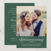 Elegante Green Script Wedding Foto Ehe Ankündigung (Vorne/Hinten)