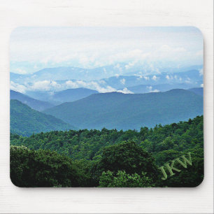Elegante grüne blaue rauchige Berge Foto Monogramm Mousepad