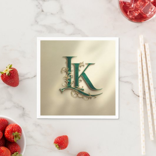 Elegante grüne und goldene Monogramm-„K“-Papier-Se Serviette (Beispiel)