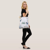 elegante Grüne Wildblume Boho Monogramm in Blüte Tasche (Am Model)