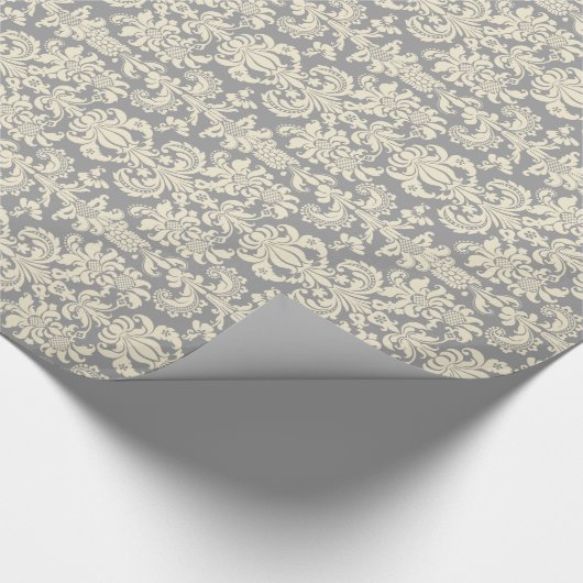 Elegante, hellgraue und cremefarbene Damasken Geschenkpapier (Ecke)