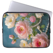 Elegante hellrosa Blume mit Perlen Laptopschutzhülle (Vorderseite)