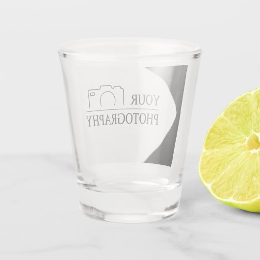 Elegante Hochzeit mit Personalisierter Fotografie Schnapsglas (Rückseite)