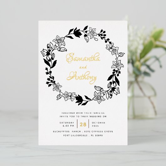 Elegante Hochzeit mit Schwarz-weißem Goldflorenkre Folieneinladung (Stehend vorne)